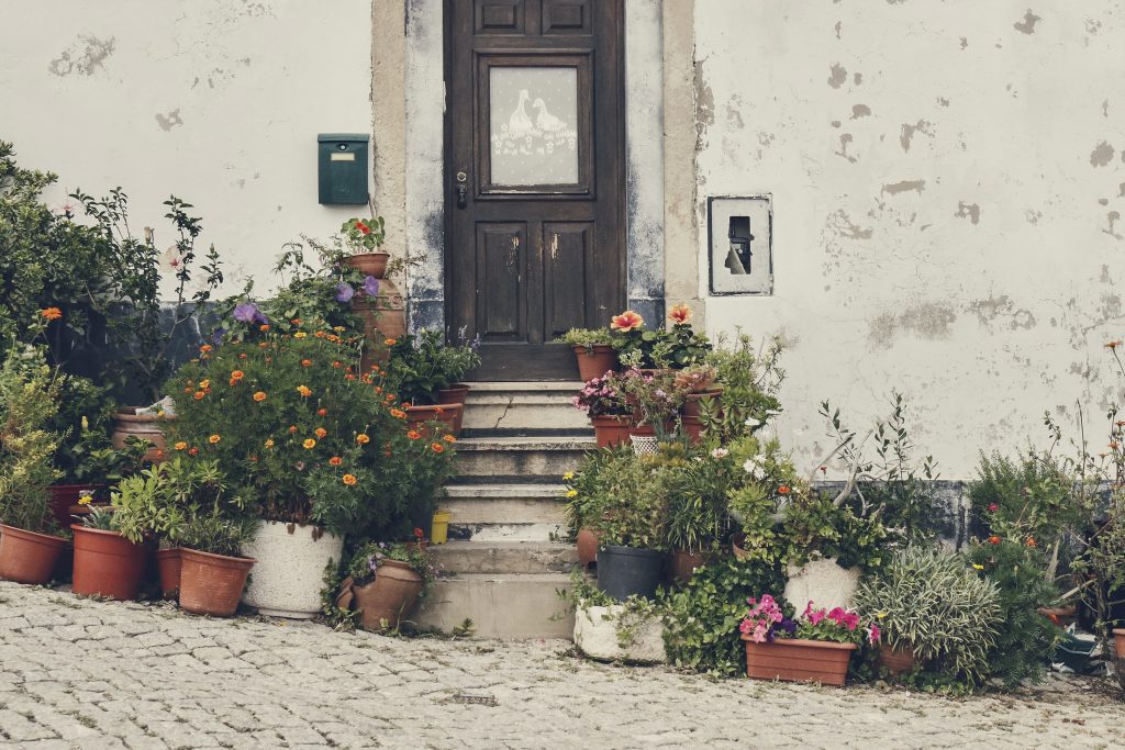 Green Front Gardens Reduce Physiological and Psychological Stress